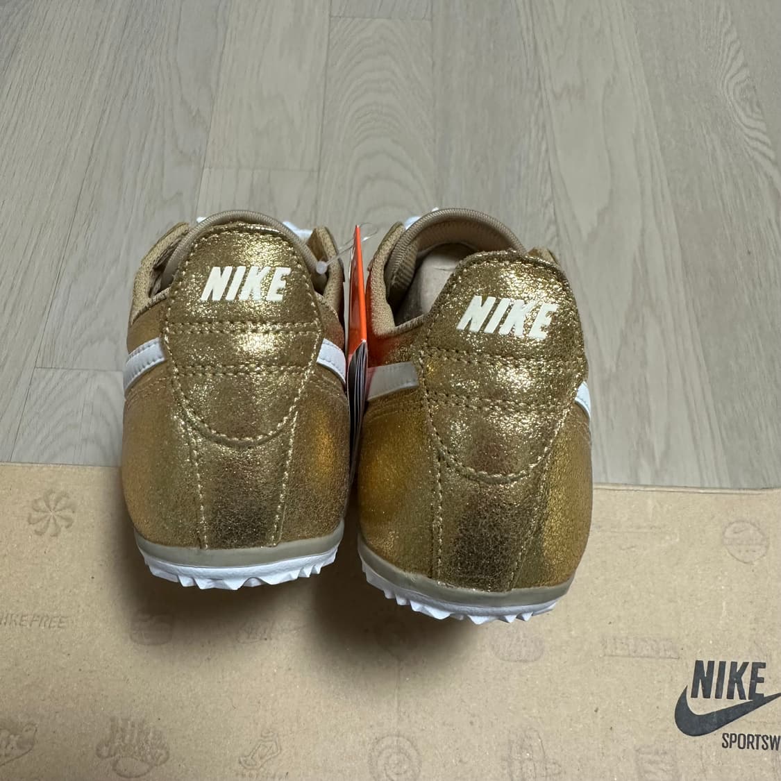 나이키 골드 스니커 (454408 700) 235 사이즈 / 새상품 상품이미지4