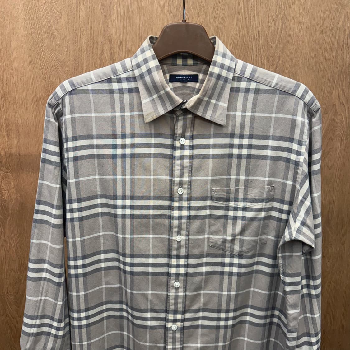 버버리 런던 코튼 긴팔 체크 셔츠 싱글 포켓 디테일 오버핏 베이지 상품이미지4