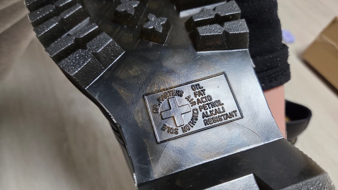 새상품 닥터마틴 1461 쿼드 블랙 240mm 상품이미지7