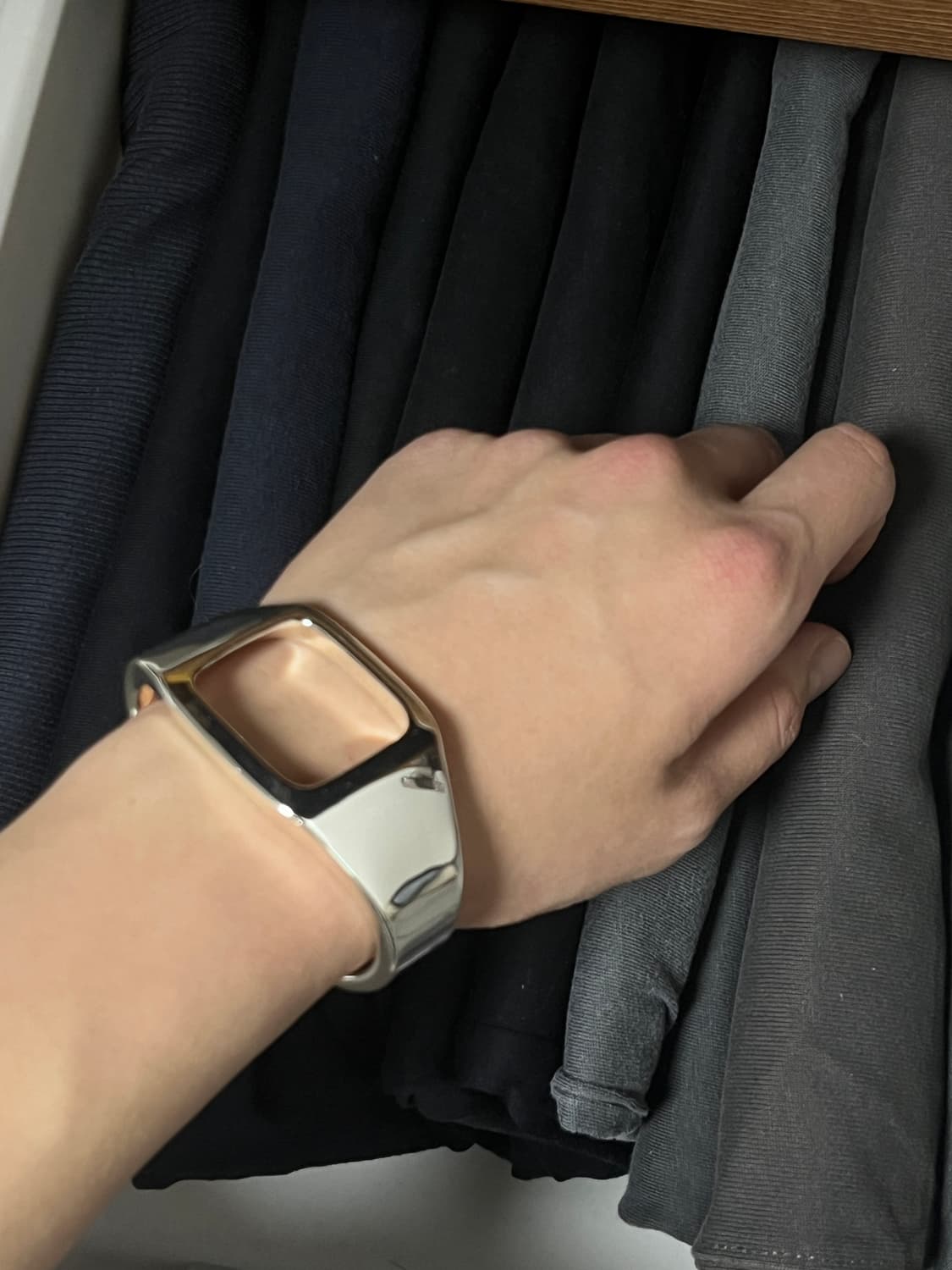 [COS/아뜰리에] 코스 스퀘어 뱅글 팔찌 상품이미지4