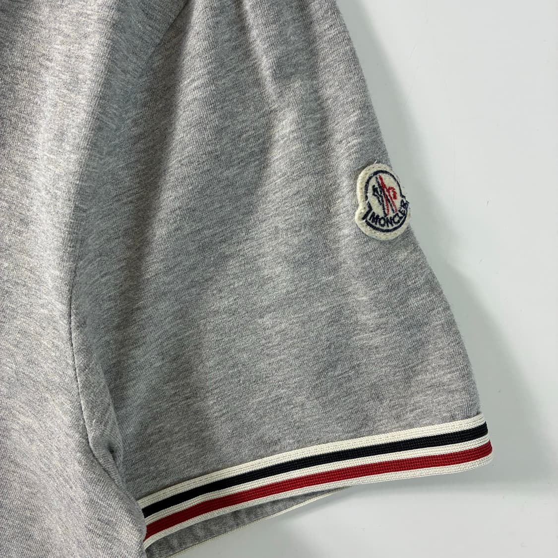Moncler  몽클레어 슬림핏 그레이 반팔티셔츠  상품이미지2