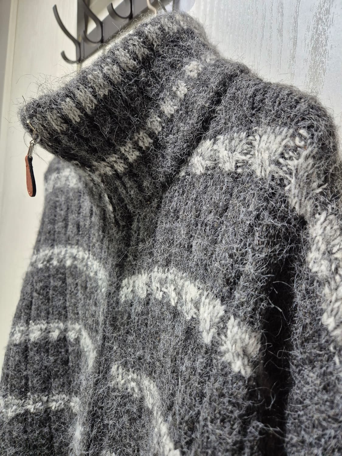 모헤어 스트라이프 하이넥 니트 상품이미지5