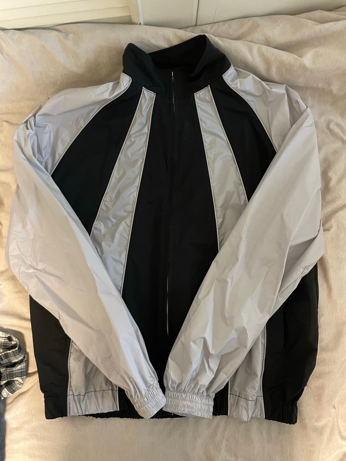 더뮤지엄비지터 바람막이 L 상품이미지1