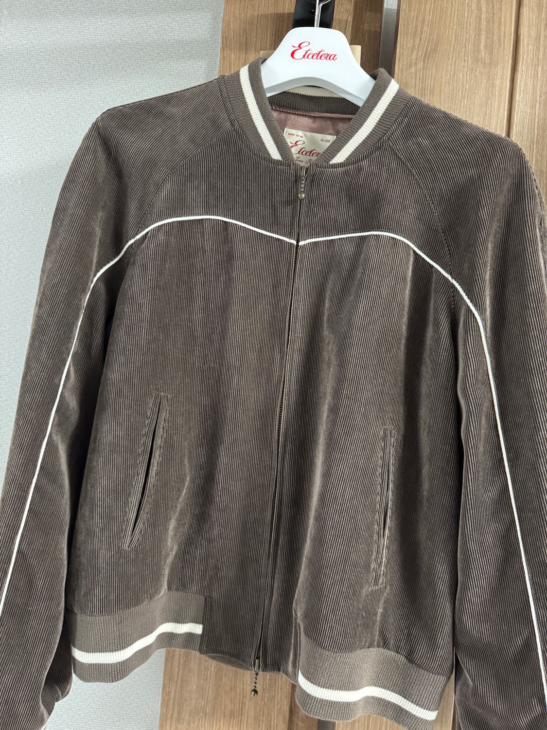 (M) ETCE 벨루어 레글런 자켓 브라운 상품이미지3