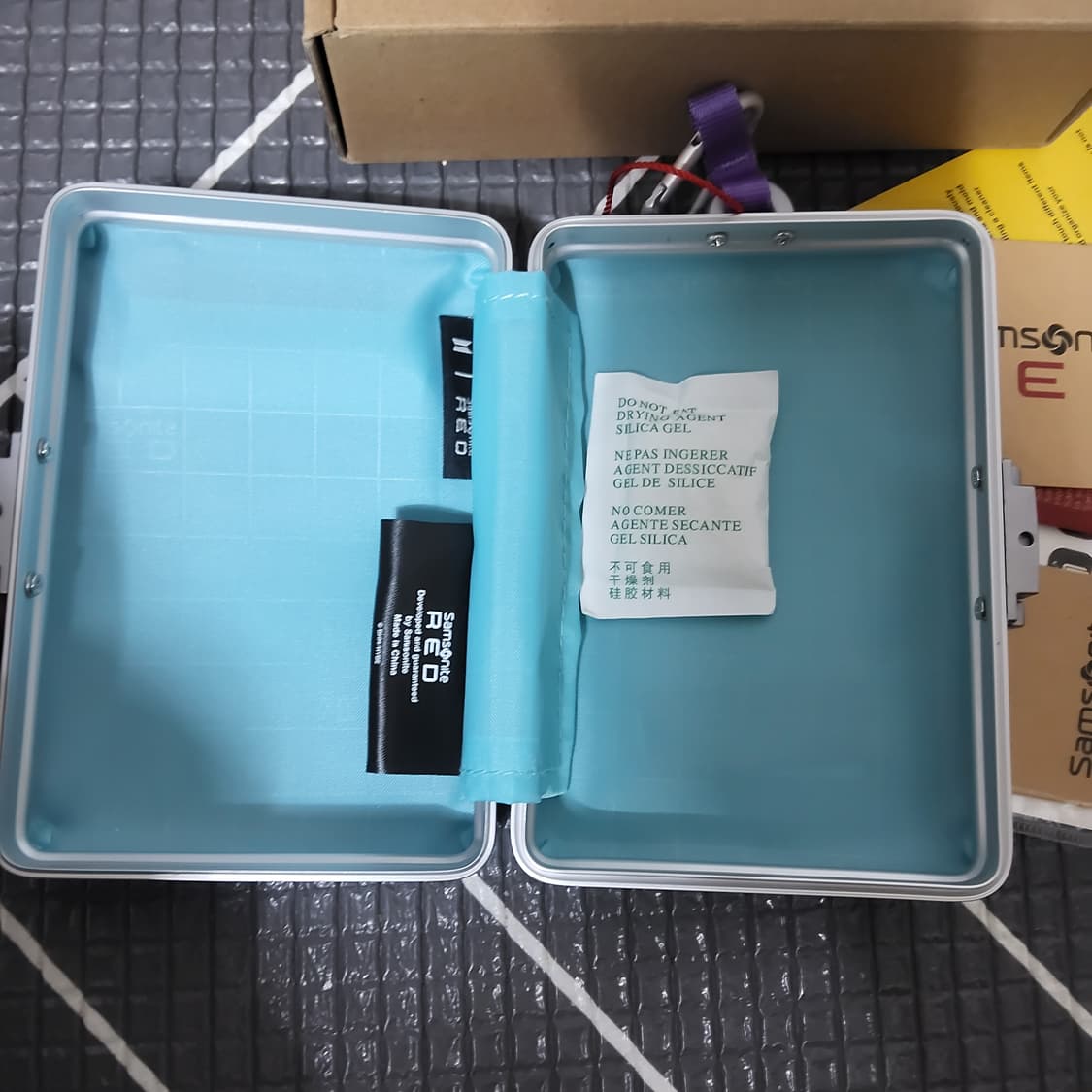 새상품 방탄 BTS 쌤소나이트 다이너마이트 콜라보 미니케이스 상품이미지2