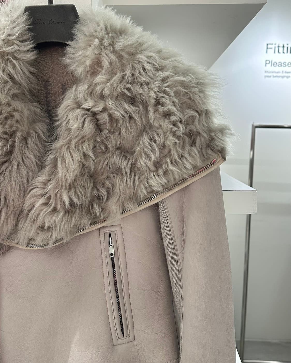 릭 오웬스 라이트베이지 16fw 램스킨 퍼 하이넥 무스탕 자켓 상품이미지3