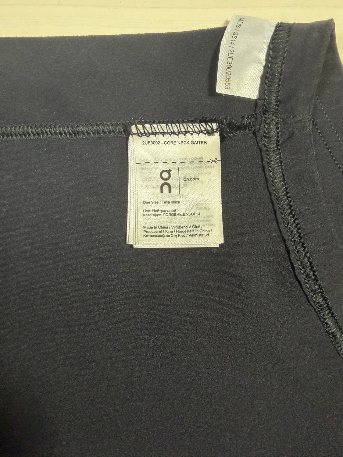 On Running 온러닝 넥 워머 블랙 상품이미지3