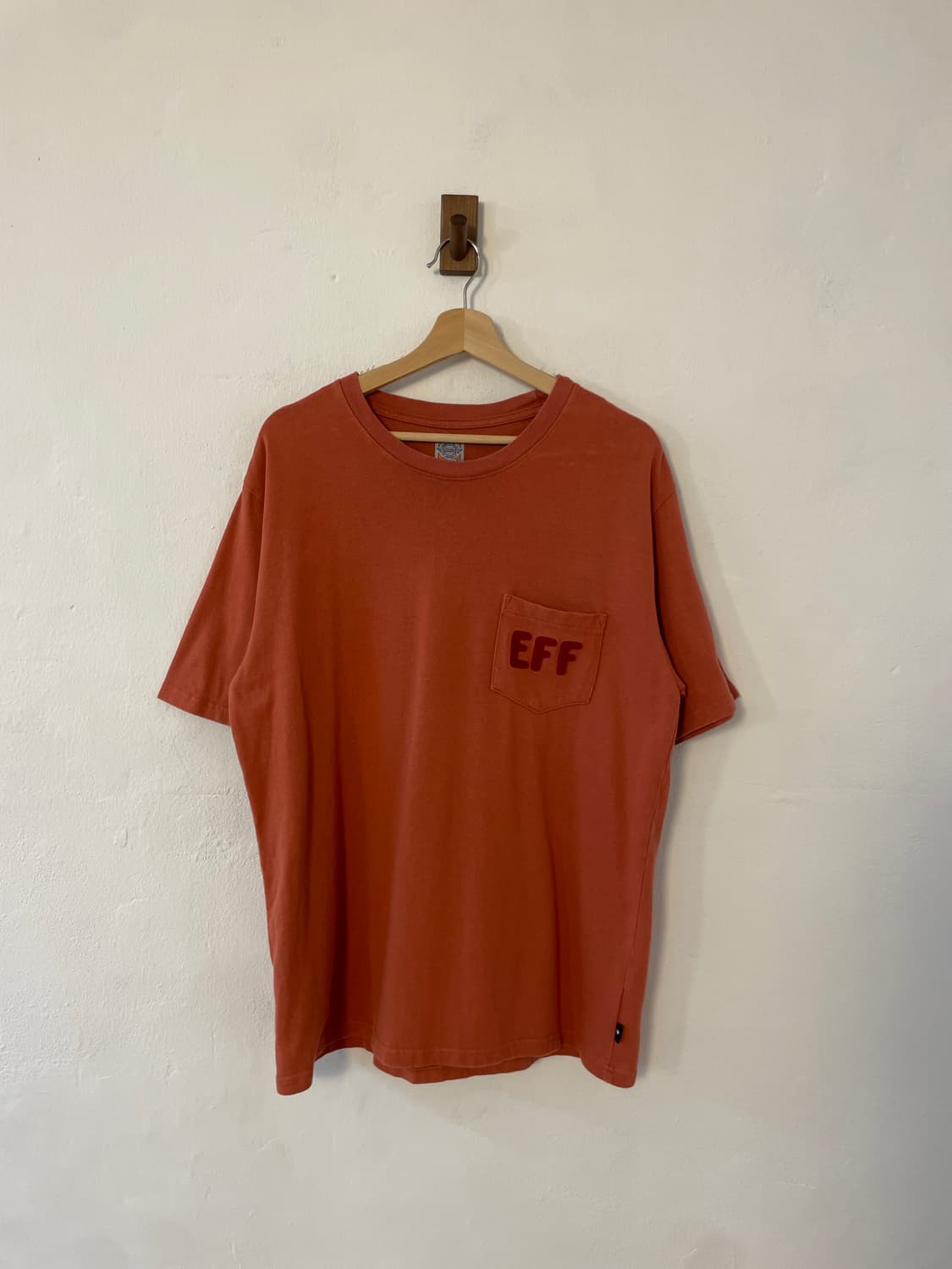 이벳필드 자수 포켓 티셔츠  상품이미지1