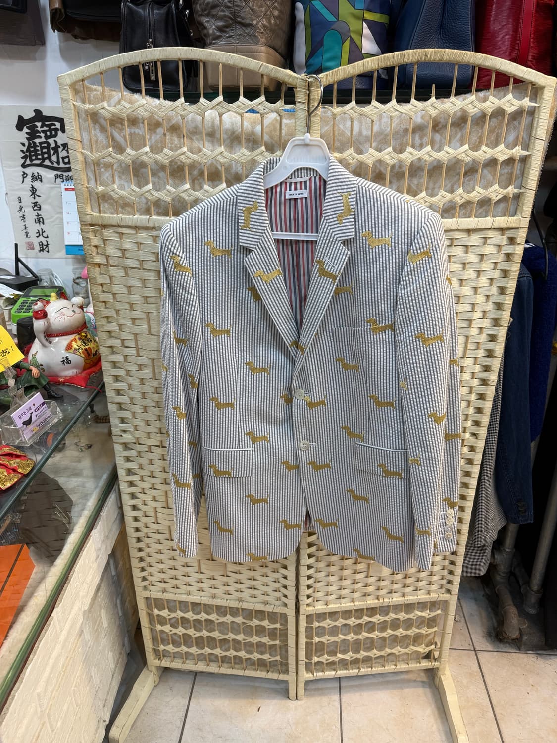 3/100 정품 톰브라운 골드도그 자수 버블 자켓 팝니다 상품이미지1