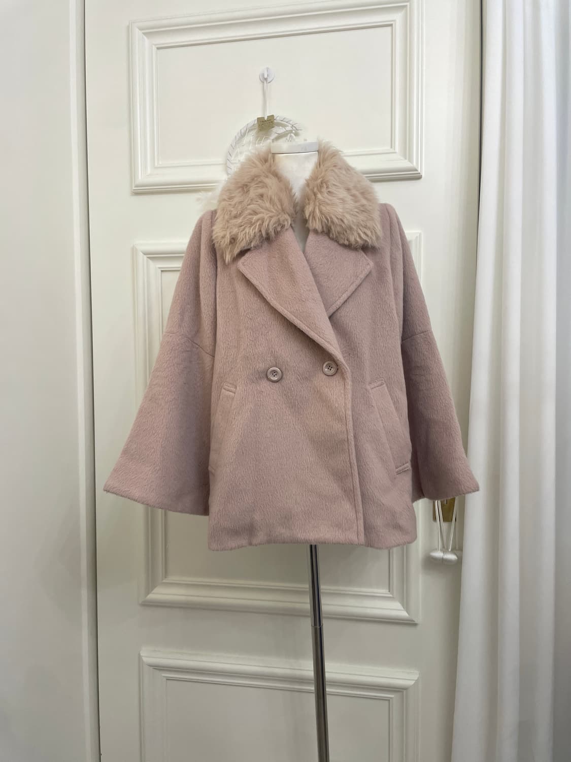 indipink fur cape style coat(size-M) 상품이미지1