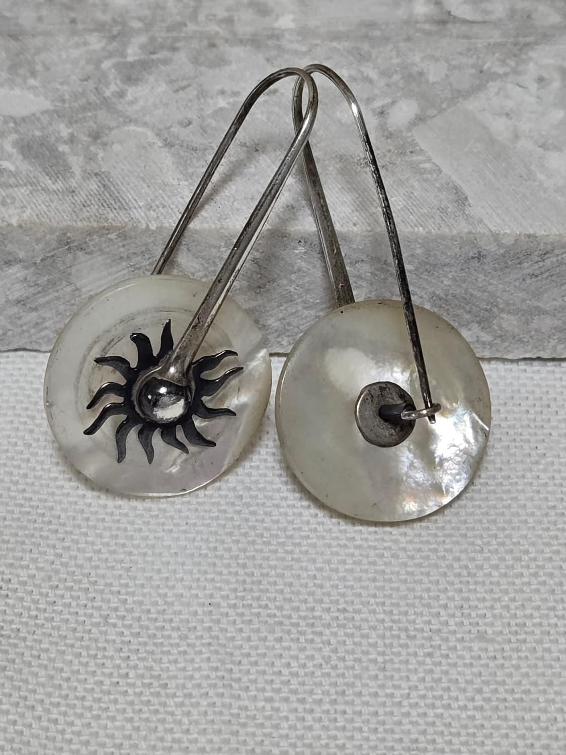 남미 빈티지 실버 × 자개 선(Sun) 모티브 드롭 이어링 상품이미지4