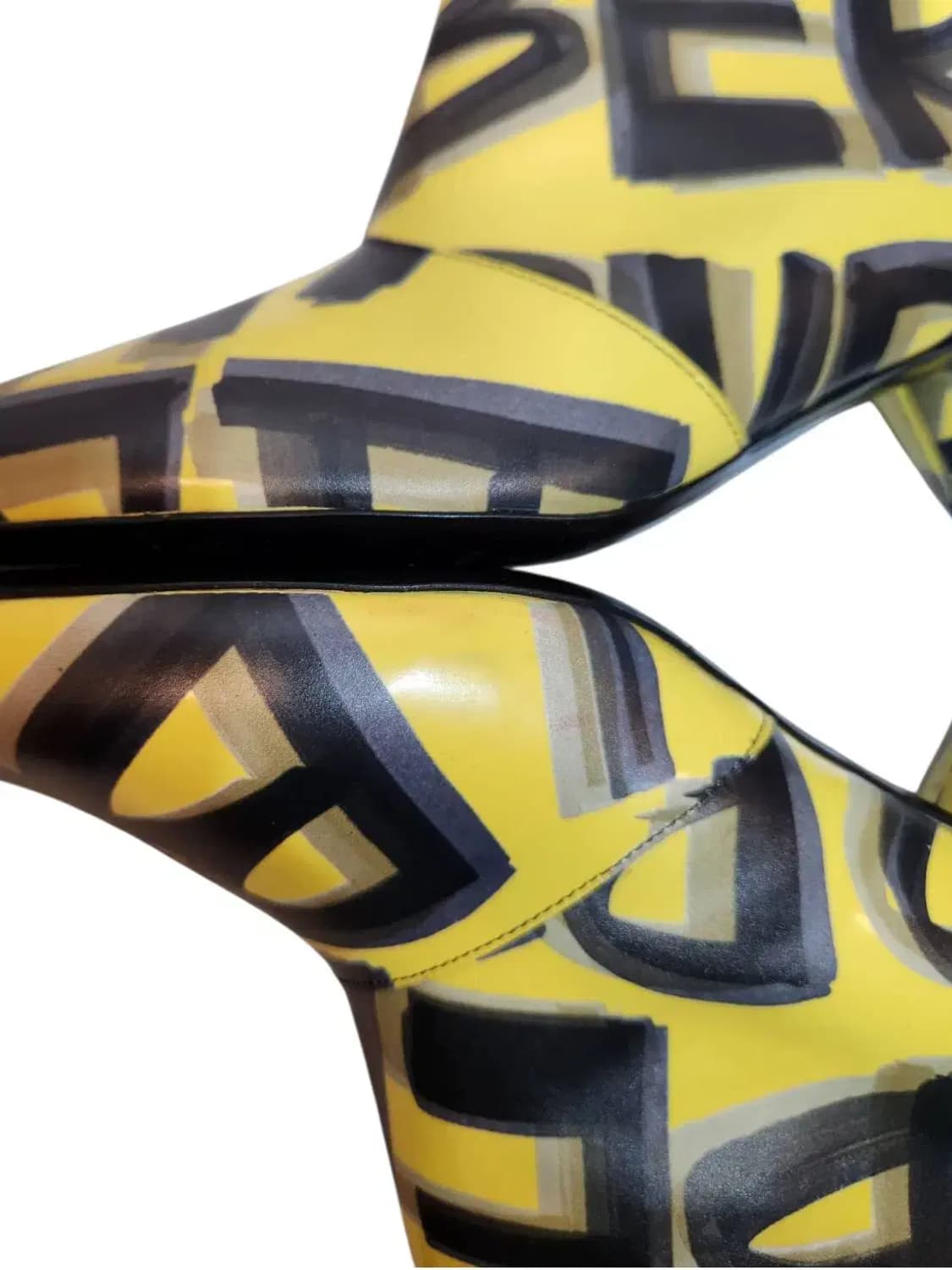 36.5/ 버버리 그래피티 앵클부츠 감정서포함 /1119 상품이미지9