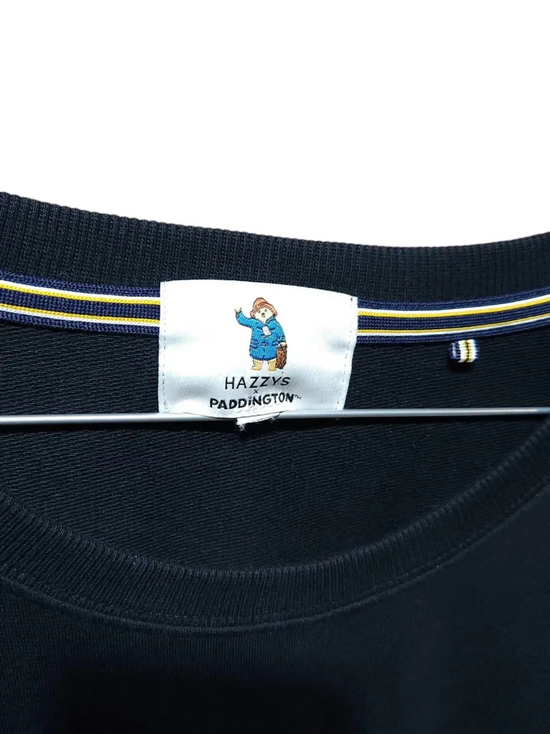 110/ 헤지스 X 패딩턴 긴팔티 블랙 /1202 상품이미지4