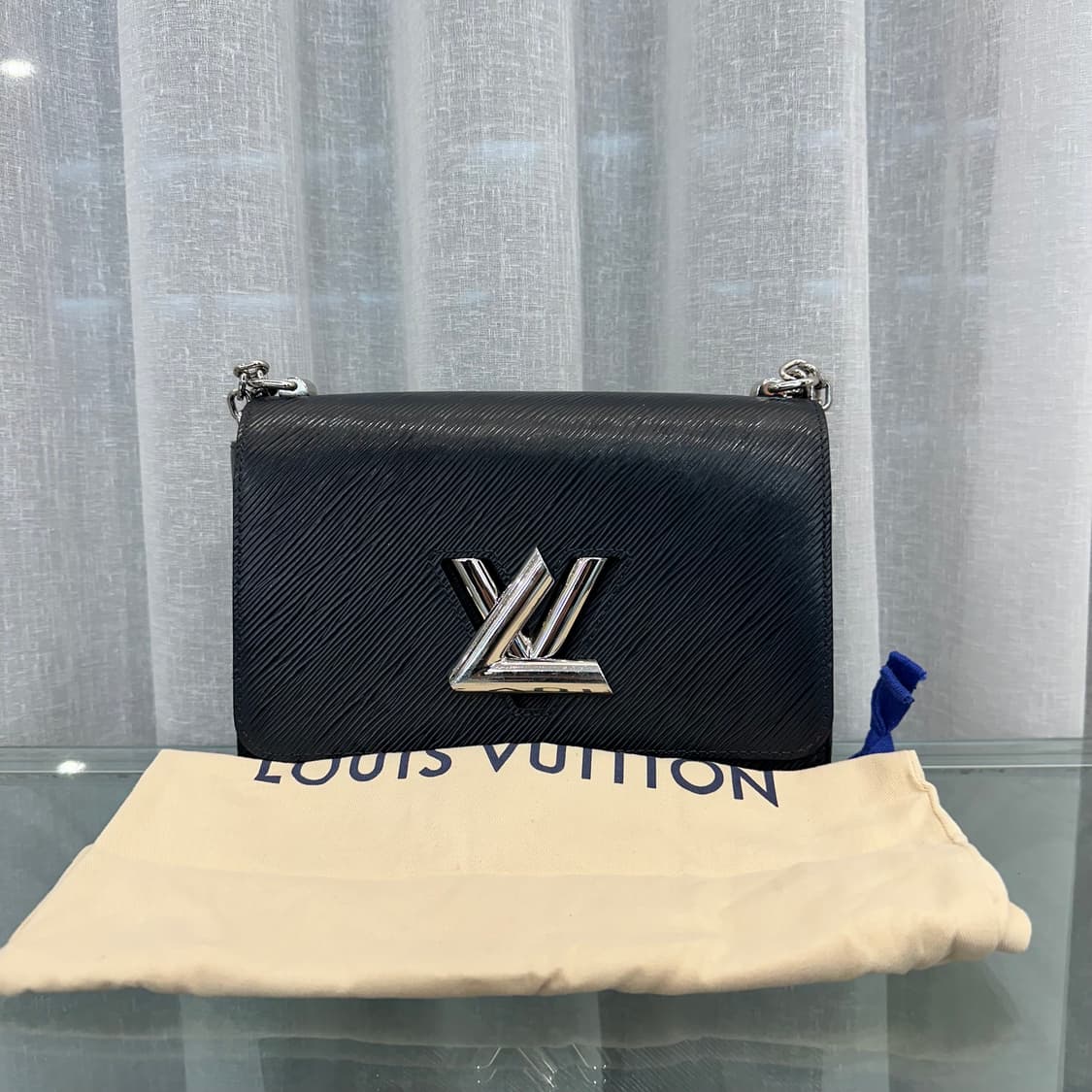 루이비통 트위스트 MM 은장 크로스백 상품이미지8