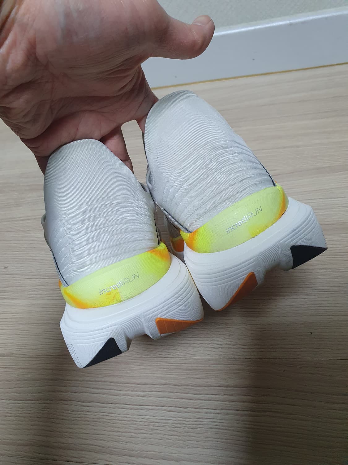 써코니 엔돌핀 엘리트 2 러닝화 265 상품이미지6