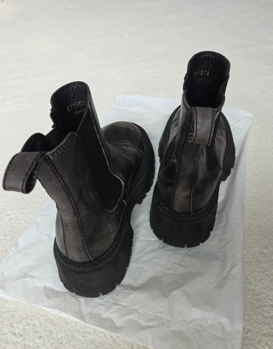 *매우 희귀 모델* 발렌시아가 트랙터 디스트레스드 부츠 상품이미지3