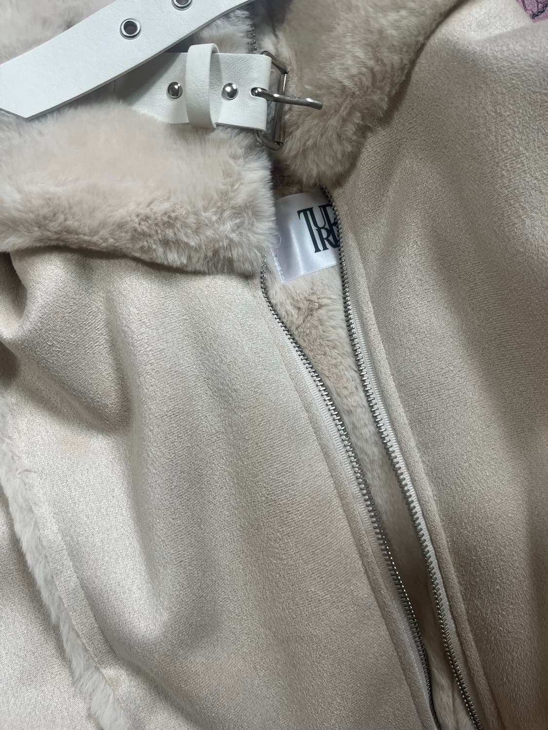 오브이 무스탕 베이지 ture 티유알이 상품이미지2