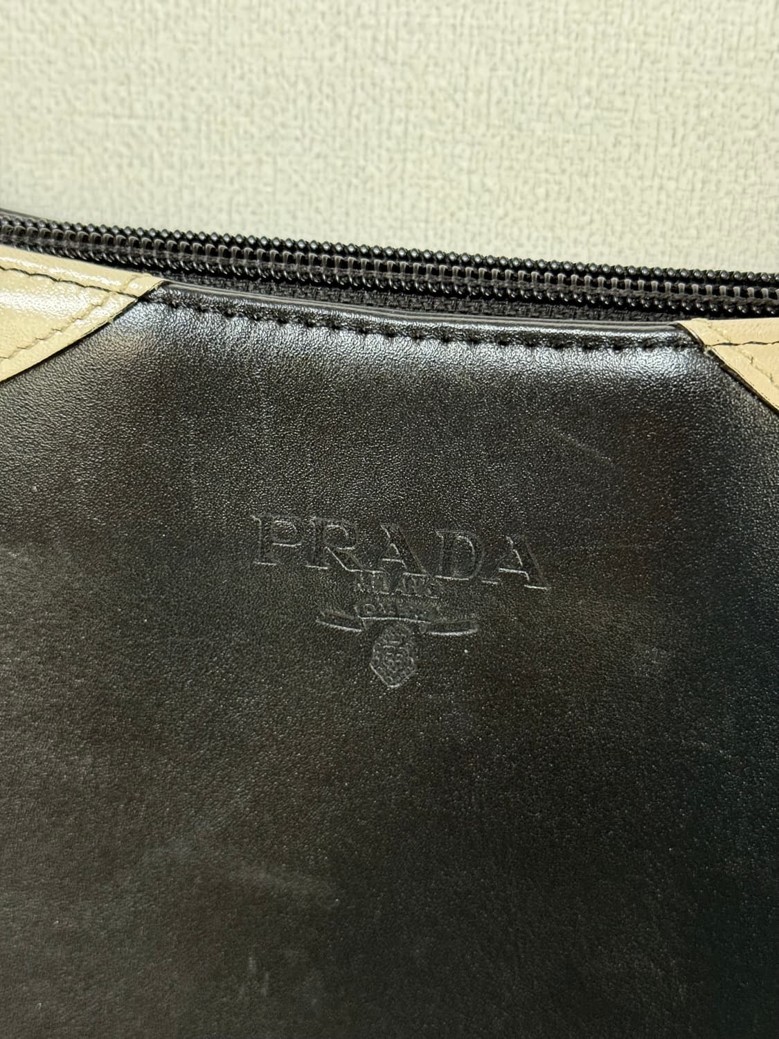 프라다 숄더백 빈티지 90s 00s 블랙 크림 아카이브 가죽 레더 호보백 상품이미지3