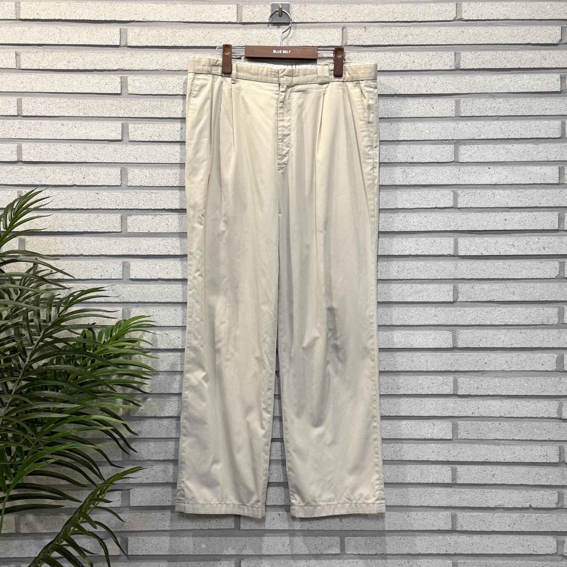 YSL 입생로랑 컴포트핏 와이드슬랙스 투턱 로고자수 디테일 아이보리 상품이미지1