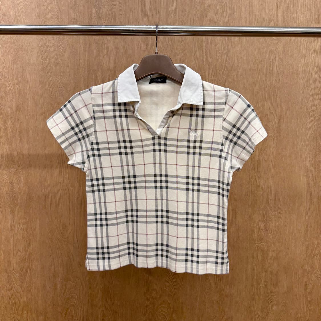 버버리 런던 노바체크 패턴 반팔 카라 티셔츠 기사 자수 베이지 상품이미지2