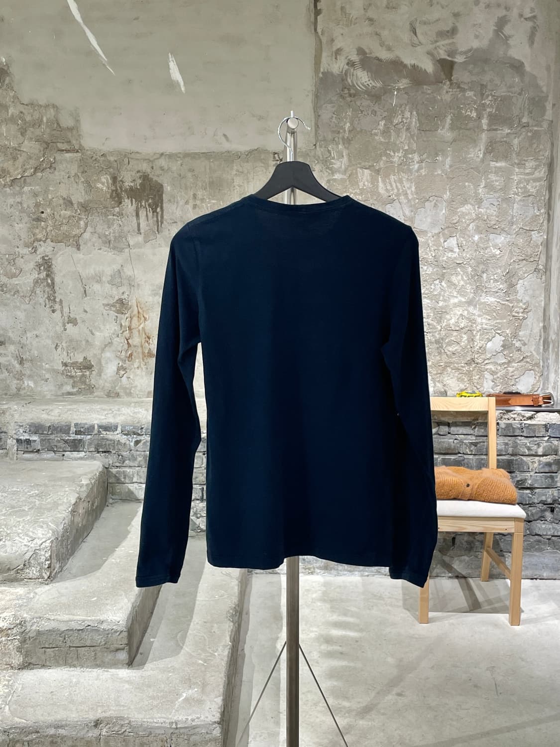 이브 생로랑 리브 고쉬 딥 네이비 벨벳 로고 롱 슬리브 상품이미지6