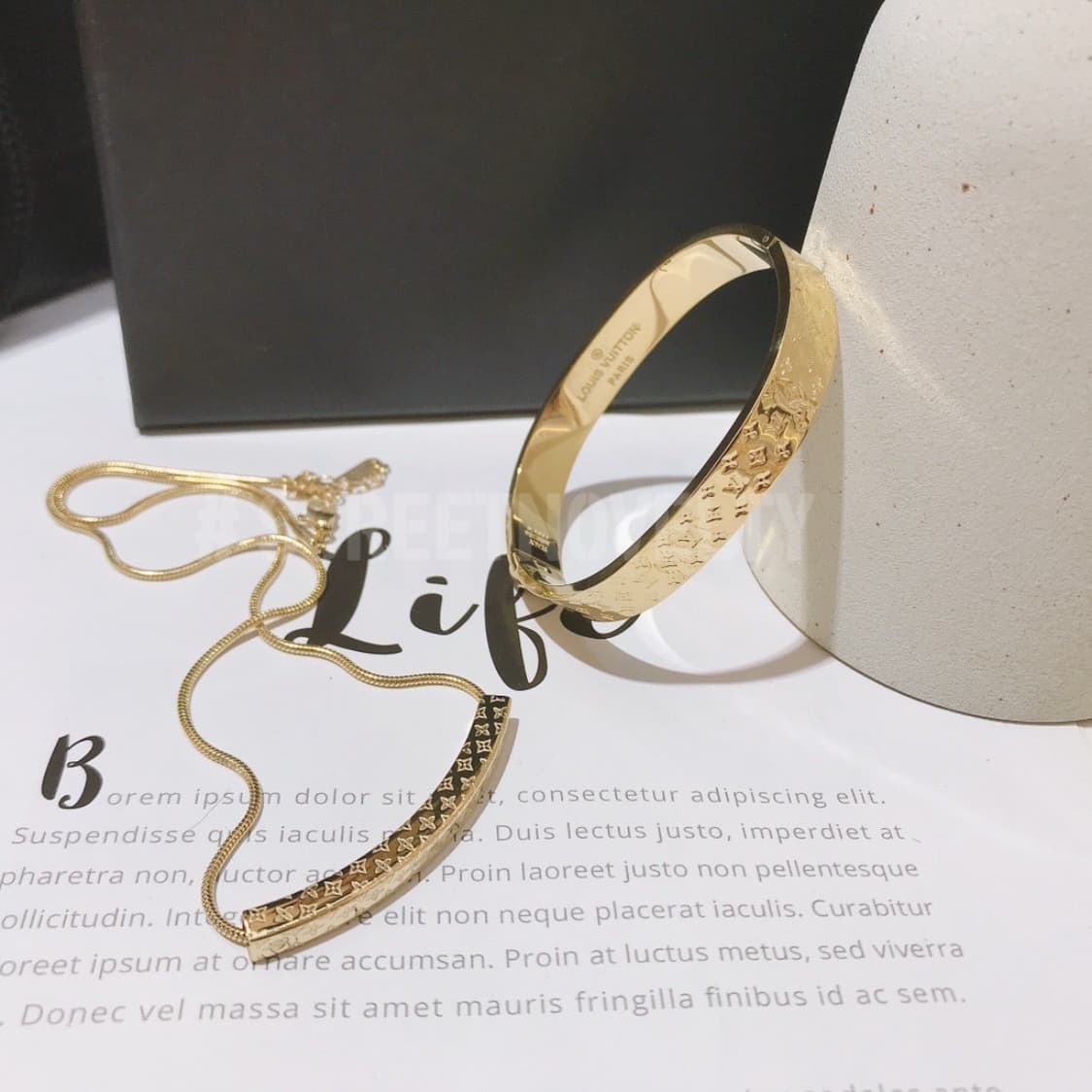 루이비통 LV 패턴 목걸이 풀박스 상품이미지3