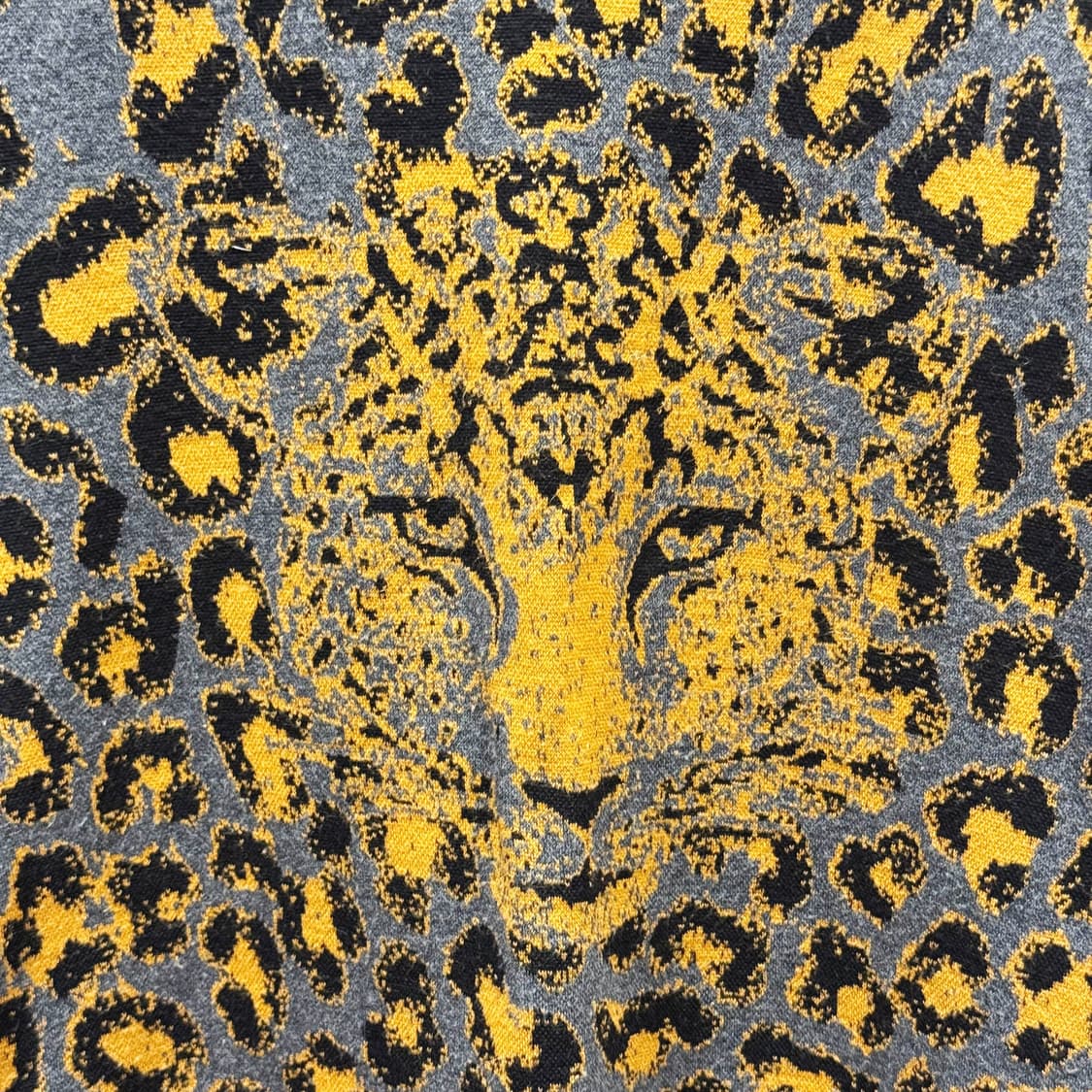 산드로 긴팔 티셔츠 레오파드 패턴 자카드 백지퍼 디테일 블랙 배색 상품이미지6