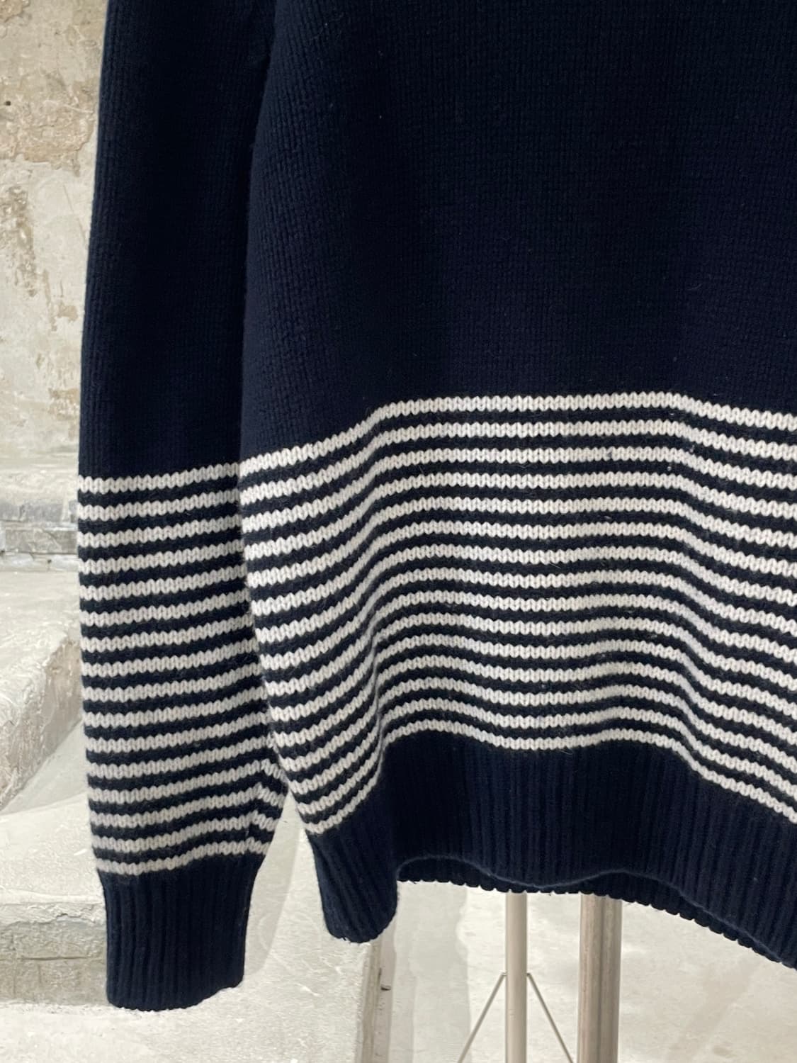 몽클레르 다크 네이비 패치 로고 스트라이프 스웨터 상품이미지4