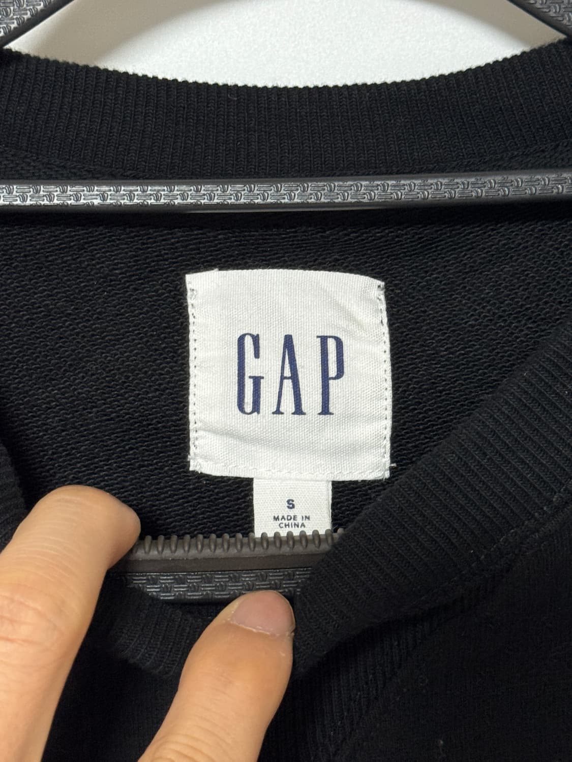 GAP 검정색 맨투맨 100 소재굿 상품이미지3