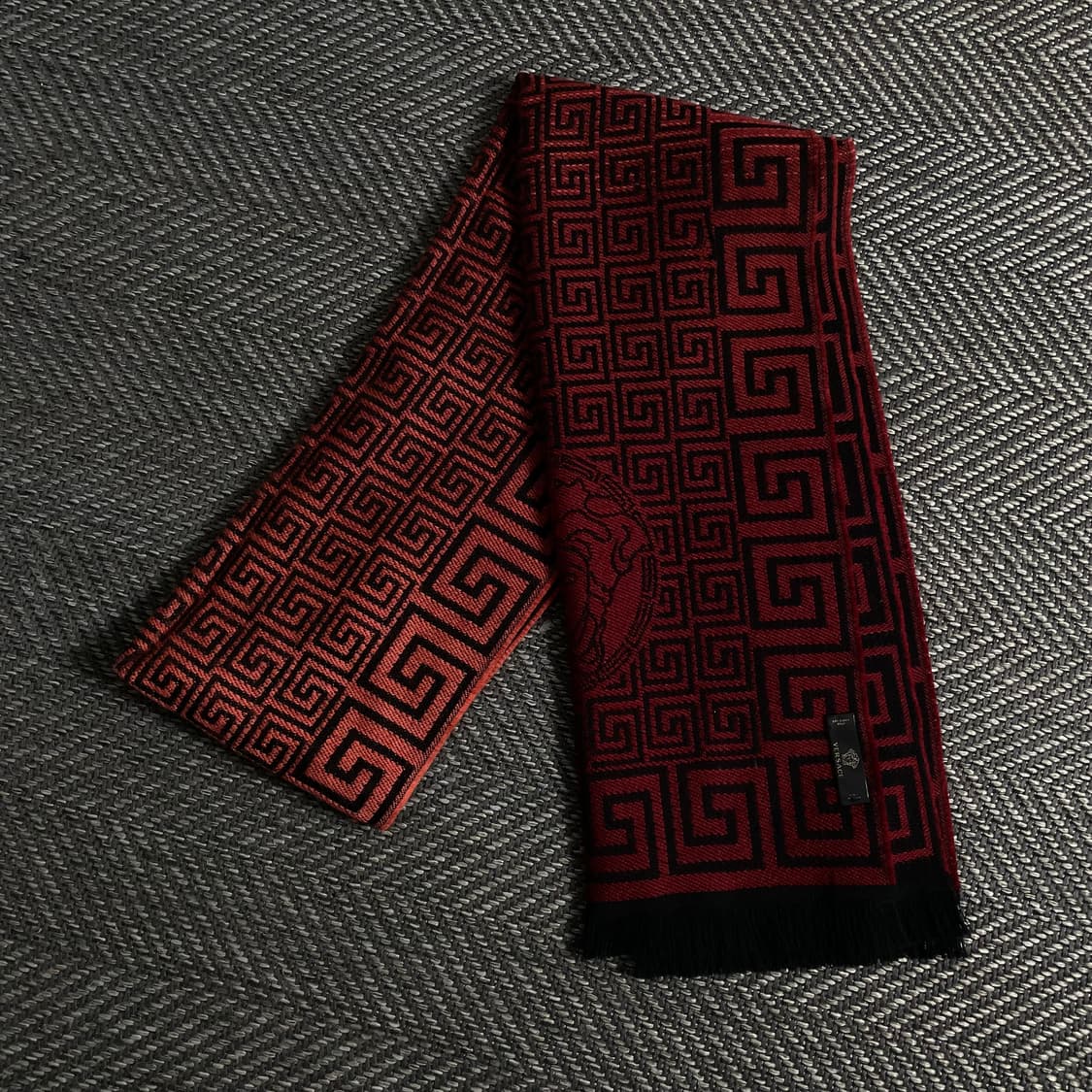 베르사체 메두사 패턴 울 레드 블랙 머플러y 3852 상품이미지1