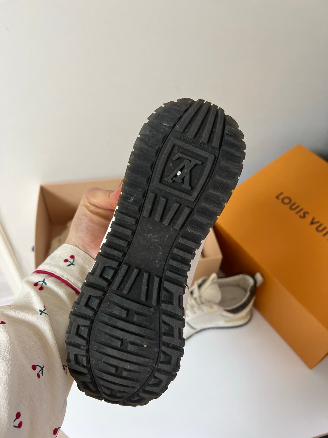 루이비통 런어웨이 스니커즈 37 상품이미지2