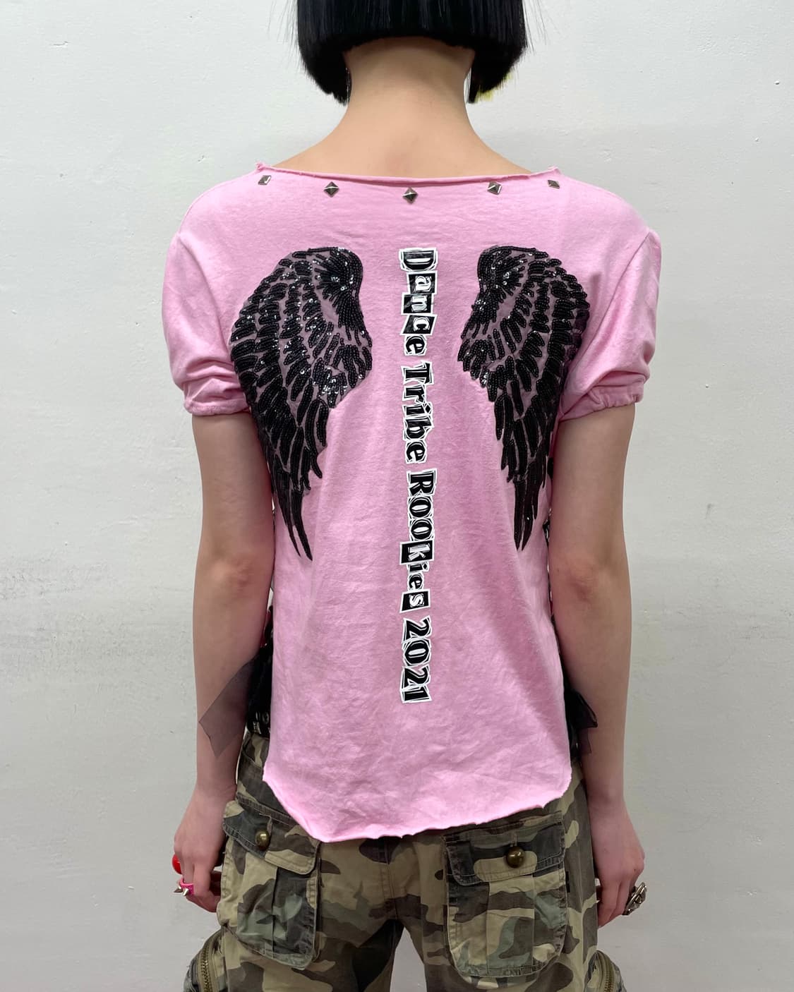 Black Spangled Winged Studded Kitch T 상품이미지1