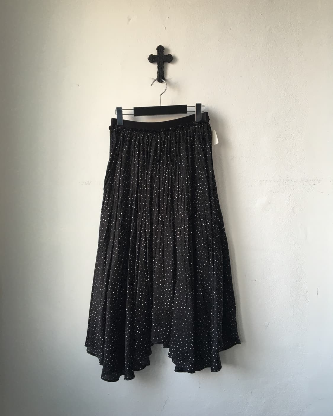 Dot pattern unbalanced pleats skirt 상품이미지1
