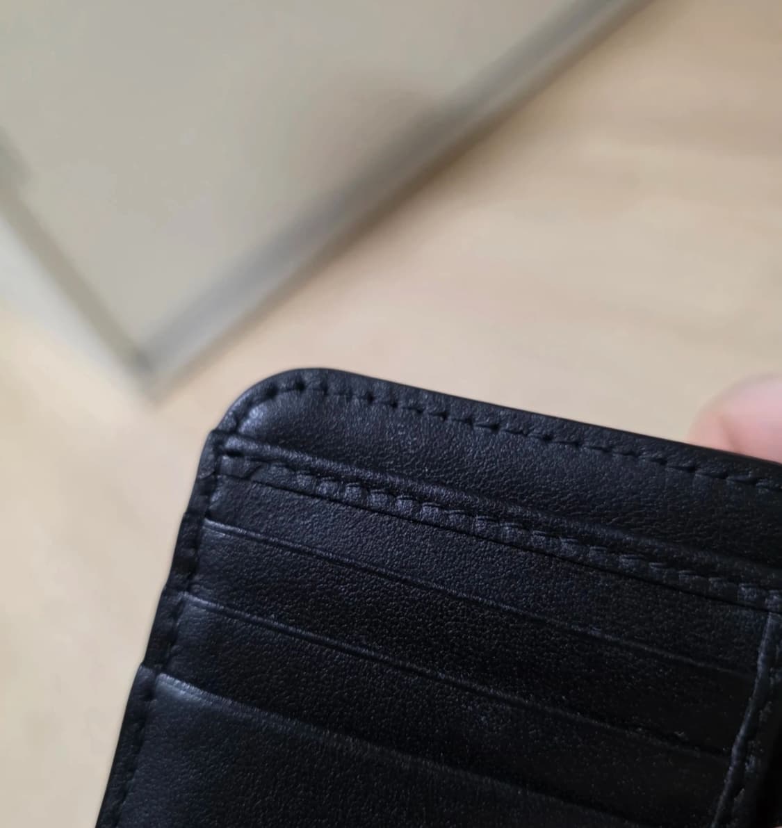 디올 카로 스칼렛 블랙 반지갑 판매합니다 상품이미지9