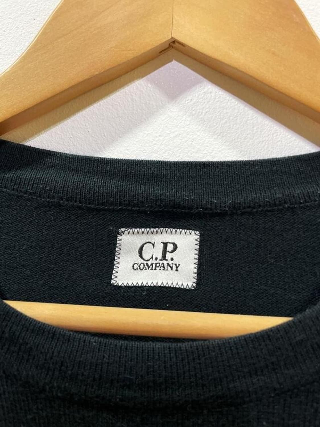 CP컴퍼니 넥 레터링 절개 디테일 니트 (L)   상품이미지6