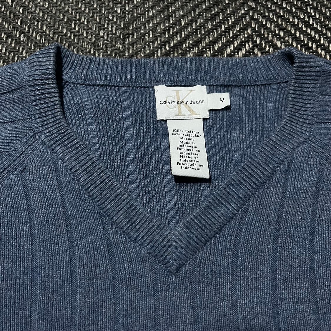 CALVIN KLEIN JEANS 캘빈클라인 브이넥 코튼 니트 상품이미지5