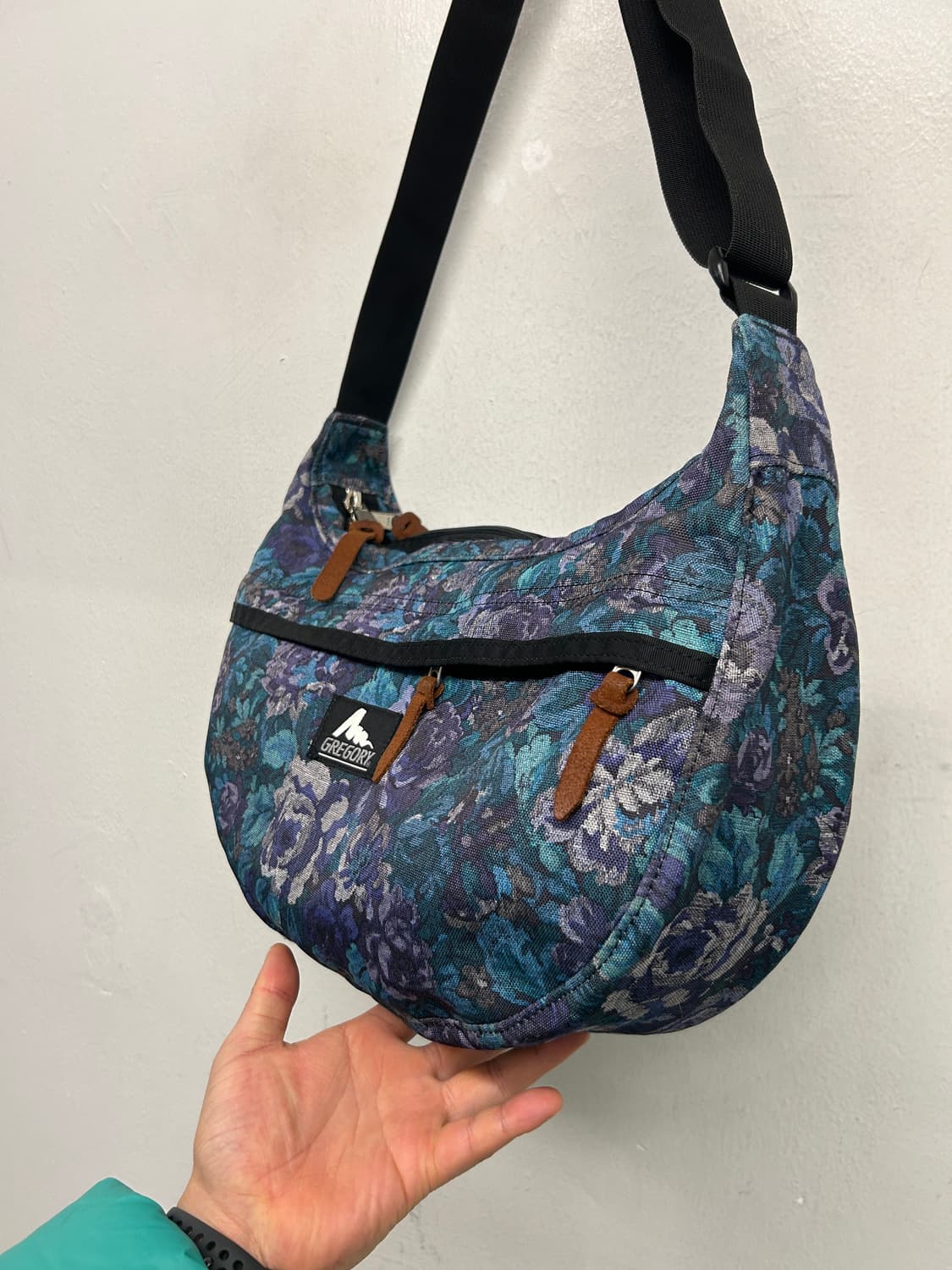 구형 로고 그레고리 플라워 패턴 숄더백 (MADE IN USA) 상품이미지2