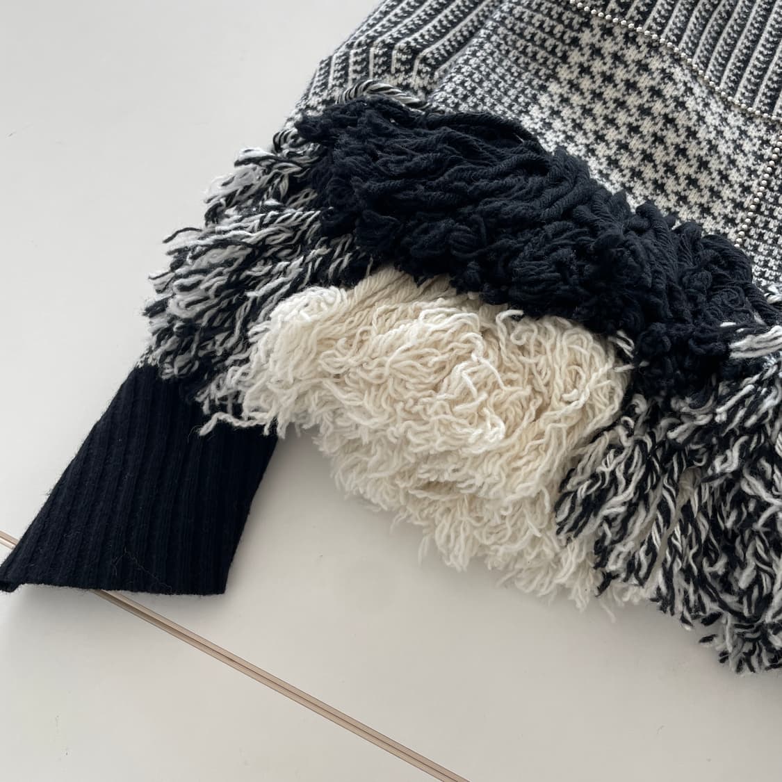 사카이 테슬 하운두투스 니트 상품이미지5