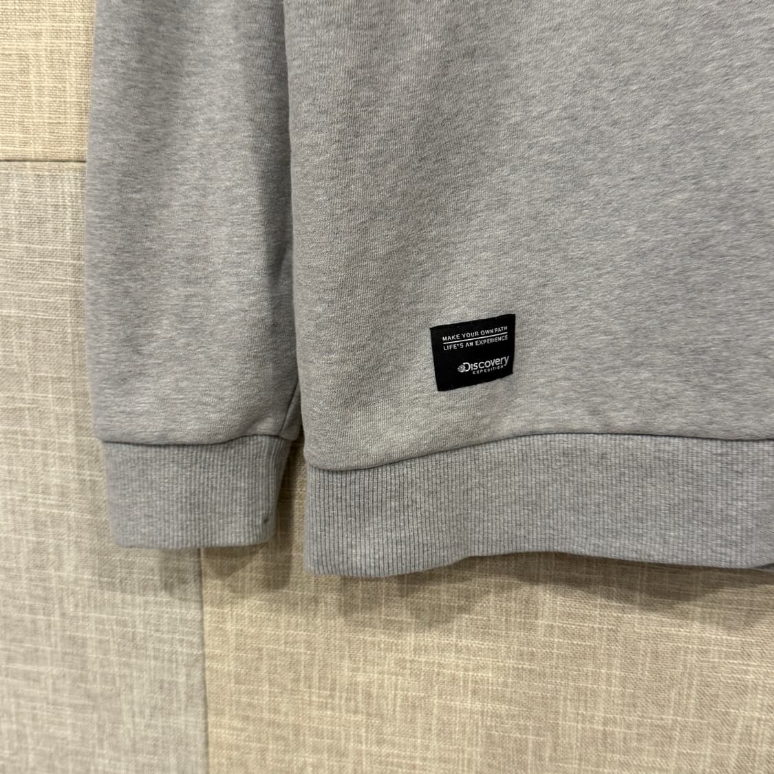 디스커버리 로고 맨투맨 90 그레이 이염0 상품이미지4