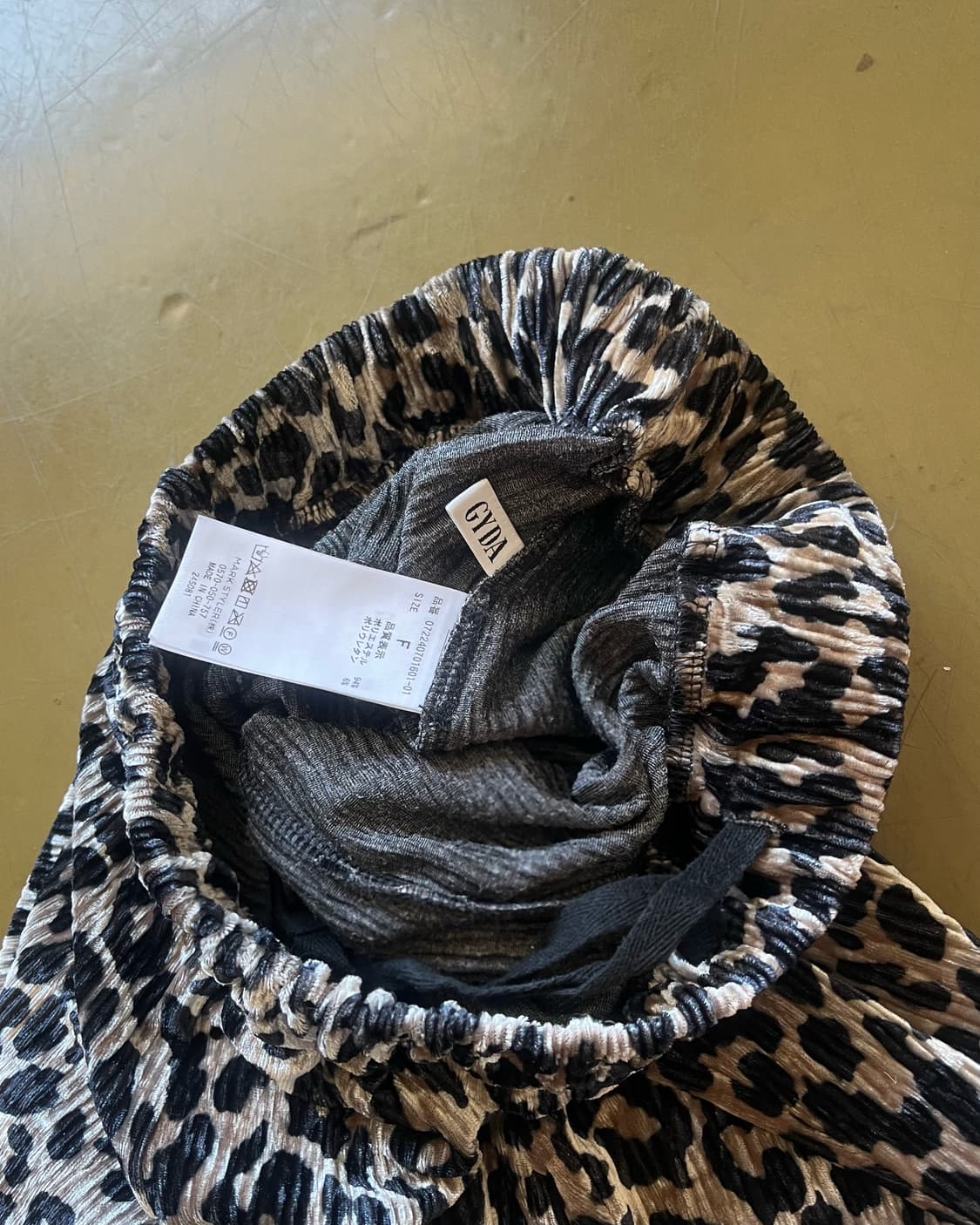 GYDA Leopard Pleats Velour Flare Pants 상품이미지8
