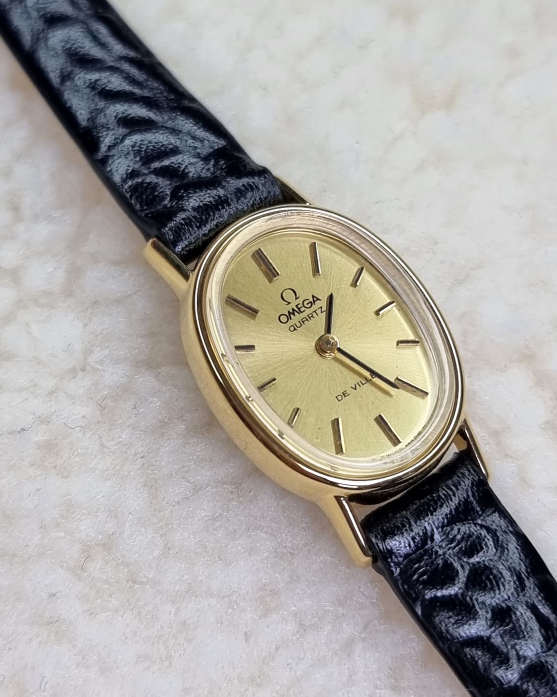 오메가 드빌 빈티지 오벌 샴페인 선레이 다이얼 쿼츠 여성시계 상품이미지2