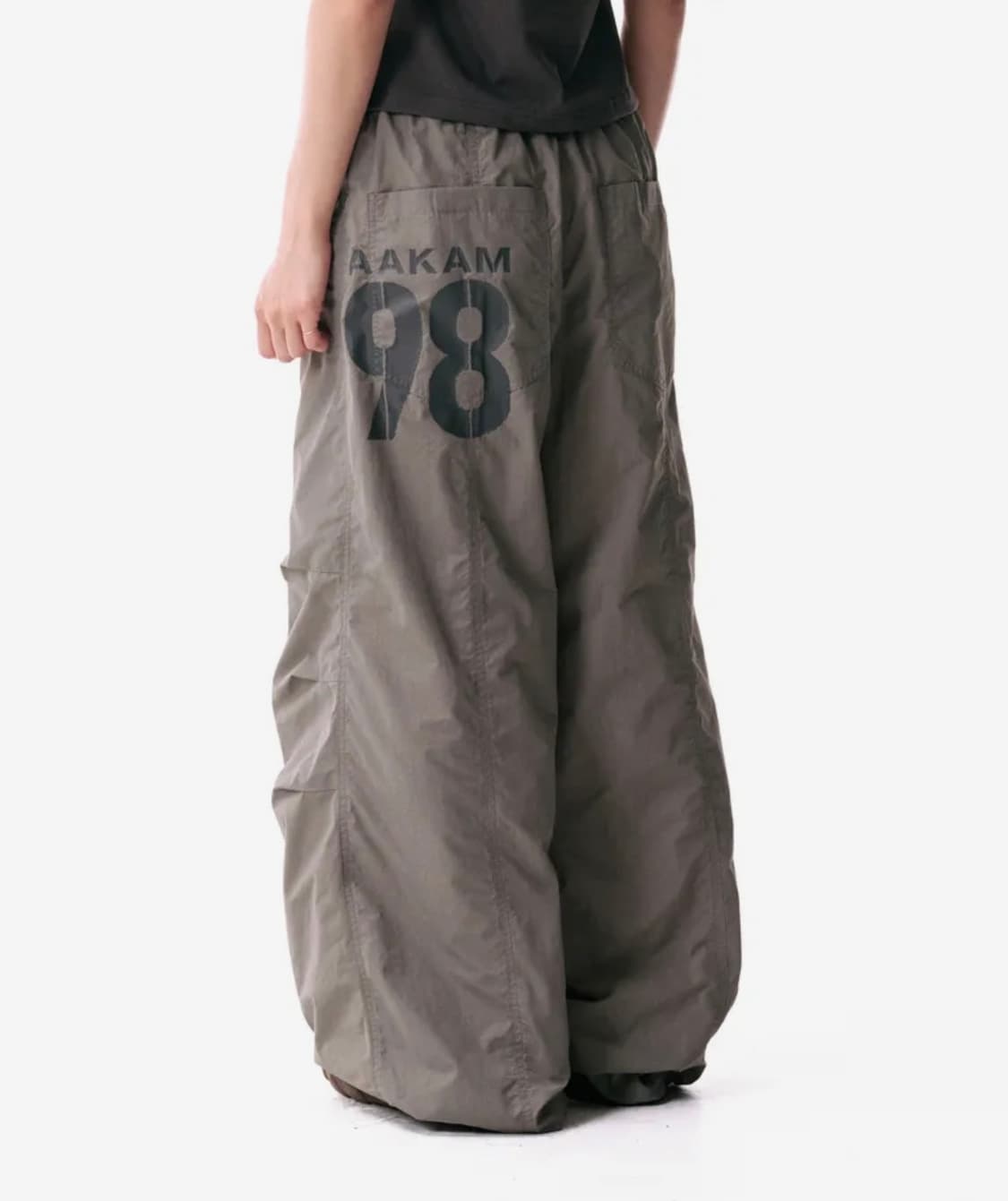 아캄 98 Printed Knee Pin-tuck Nylon Pants 상품이미지1