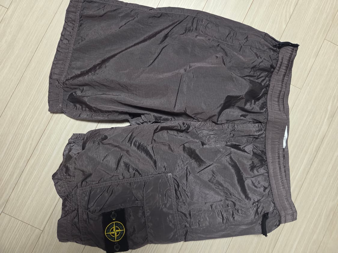 [33] 스톤아일랜드 19ss 나일론 버뮤다 팬츠 팝니다.
  상품이미지1