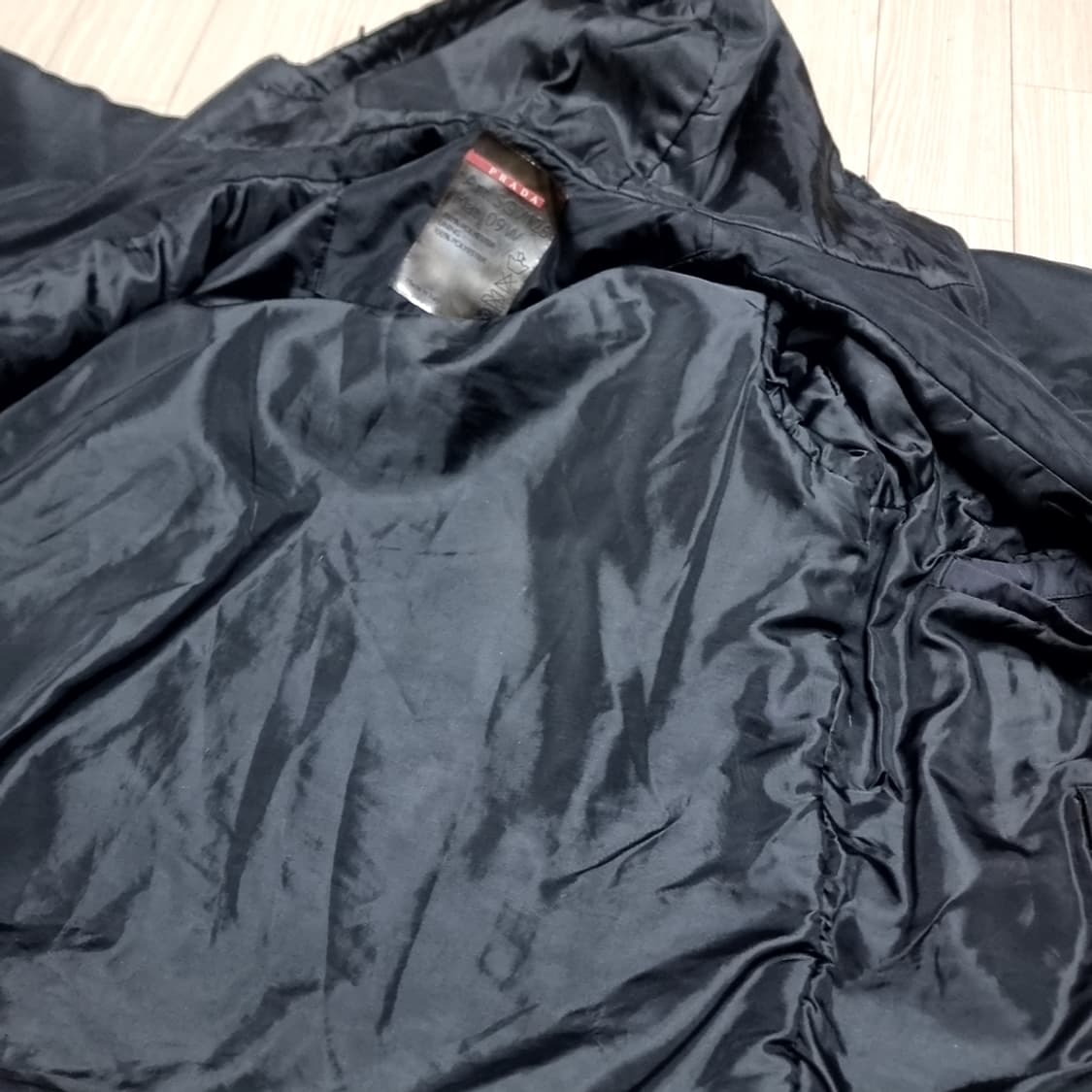 프라다 블랙 후드 바람막이 자켓(100-105) 상품이미지2