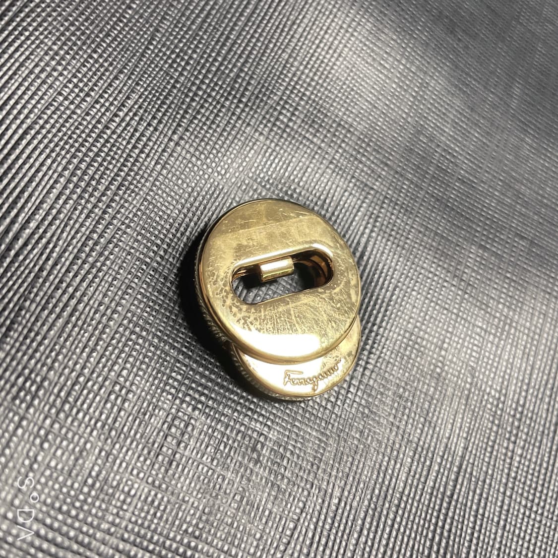 페라가모 블랙 체인백 간치니 FF 로고 크로스백 상품이미지6