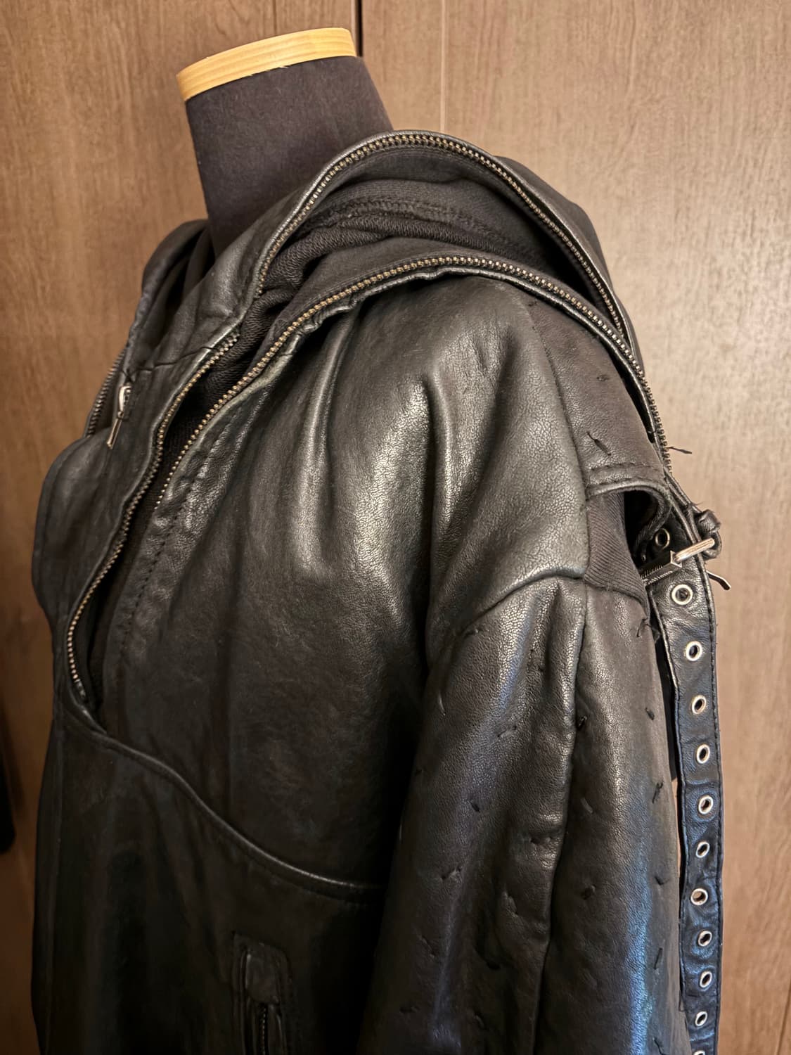 존갈리아노 레더 후드 상품이미지3