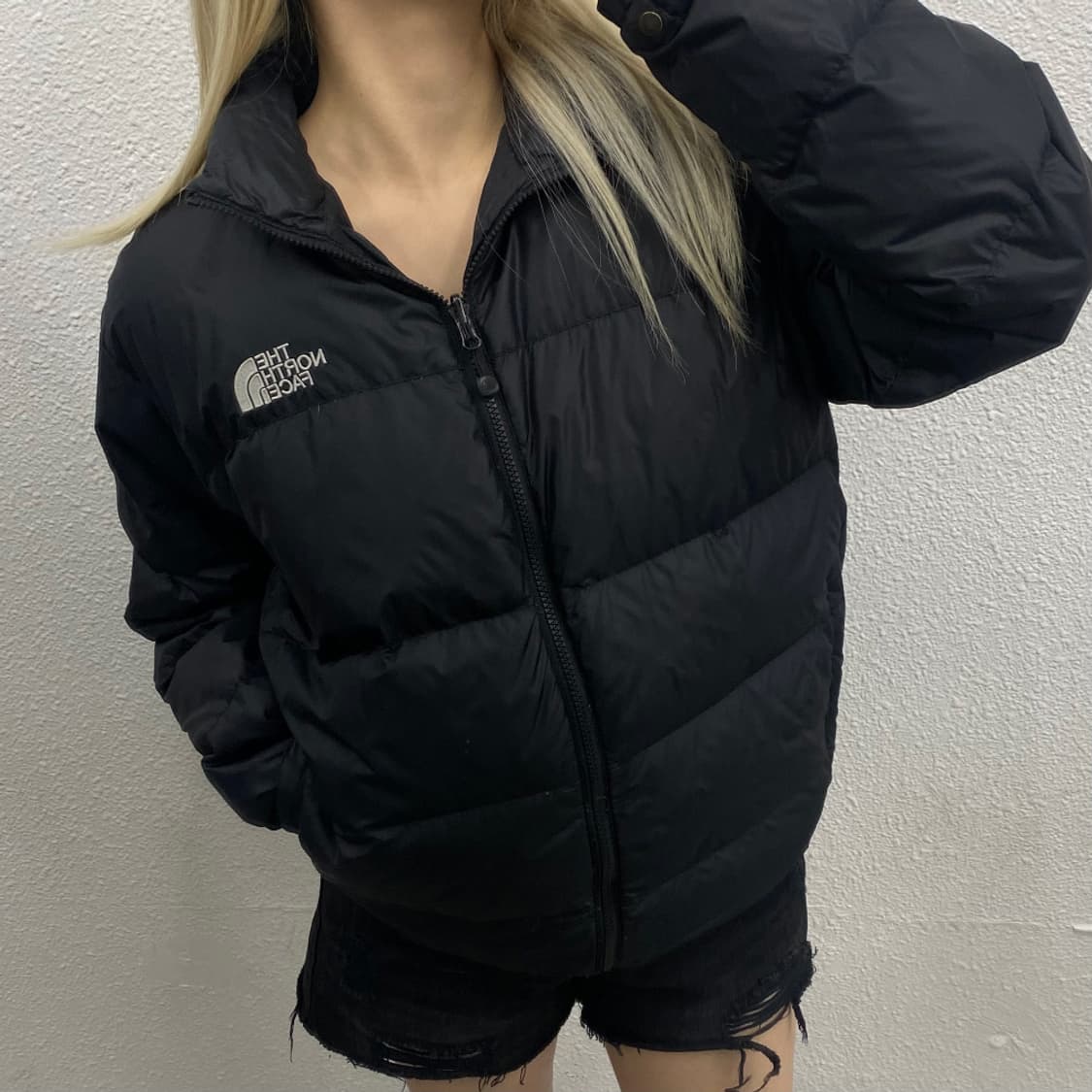 노스페이스 로고 블랙 패딩 105 상품이미지2