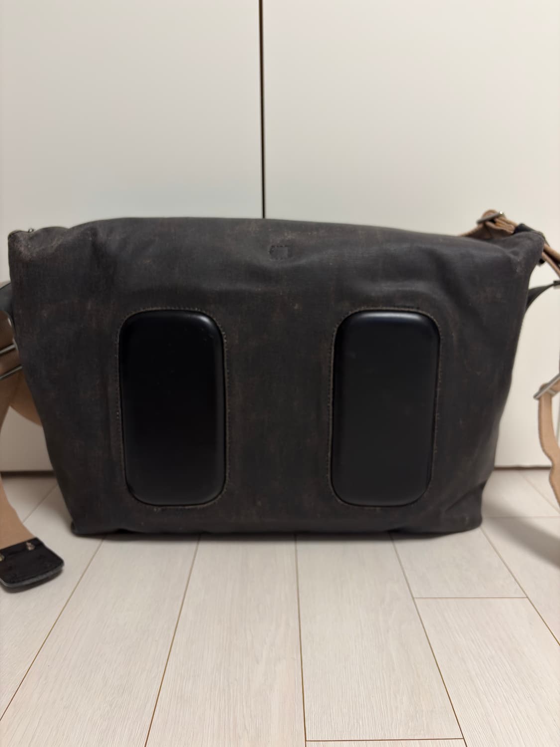 브룩스 잉글랜드 Barbican 크로스백 팝니다 상품이미지2