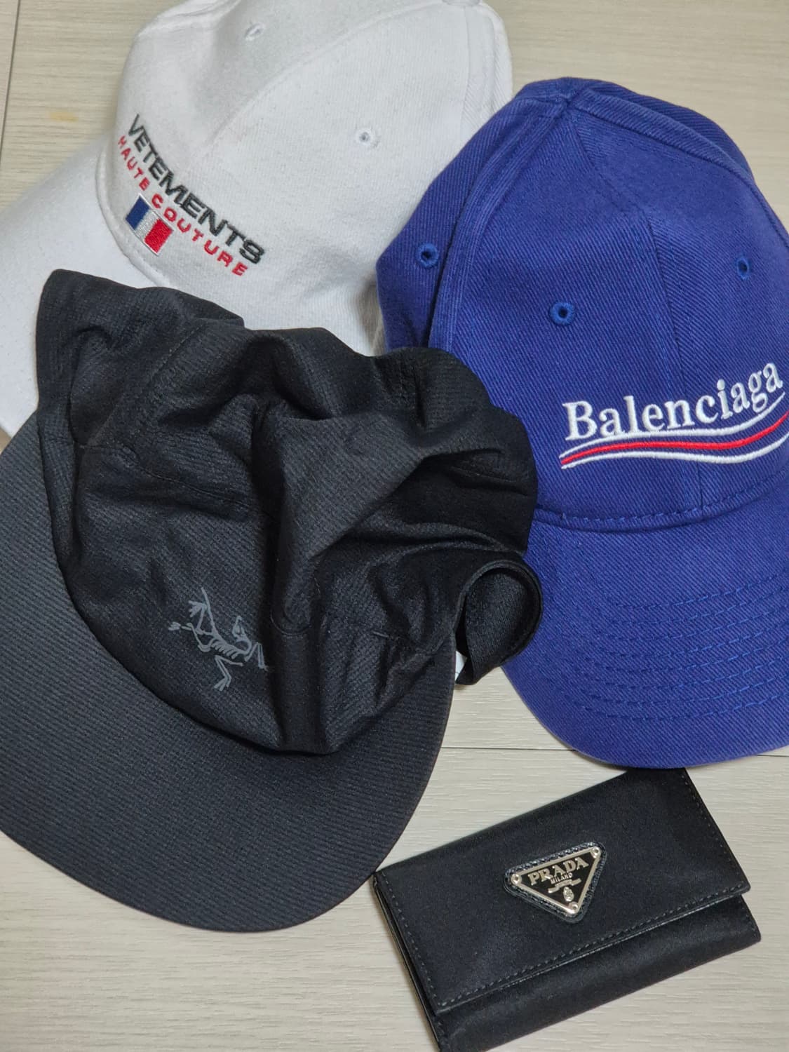 발렌시아가 웨이브 로고 볼캡 상품이미지1