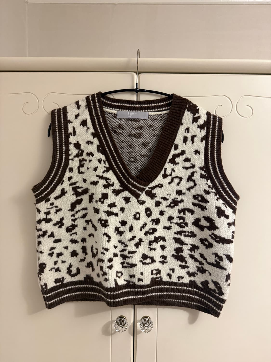 에잇세컨즈 레오파드 브이넥 니트 조끼 상품이미지1